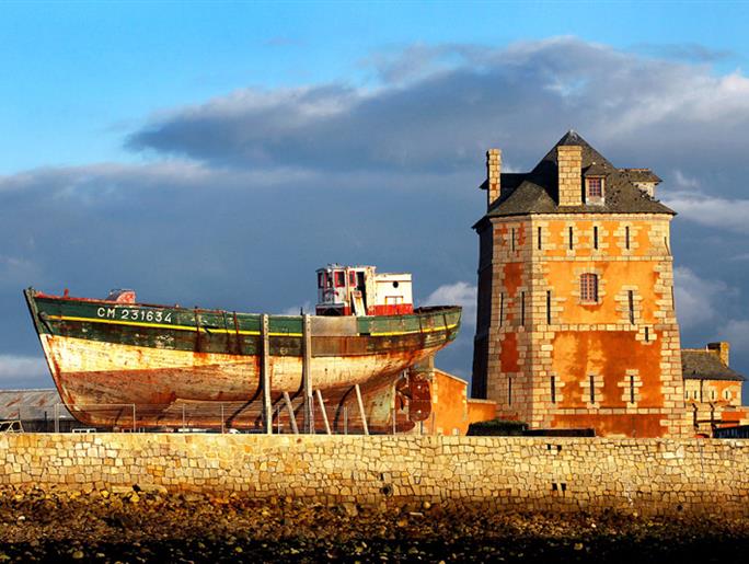 Presqu'île de Crozon  Camaret proche de l'Hôtel 3 étoiles restaurant Le Prieuré à Locronan dans le Finistère