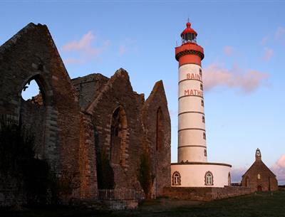 Phare  pointe St Matthieu nord Finistère